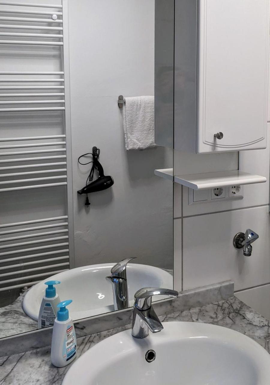 Appartement 65Qm Altbaucharme Mit Zwei Balkonen à Karlsruhe Extérieur photo